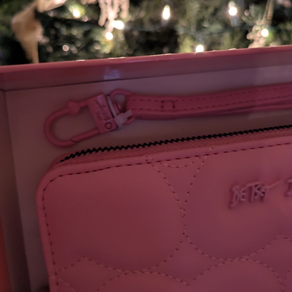 Betsey Johnson Bubblegum Pink Stitched Hearts Wristlet Wallet - Picture 5 of 5